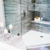 10 छोटे बाथरूम विचार जो एक बड़ा प्रभाव डालते हैं